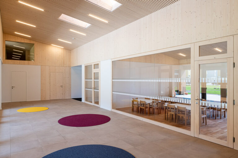 034_kiga-bad-wimsbach_2024_architektur-josef-edlinger-_by-lichtguss_at_weboptimiert